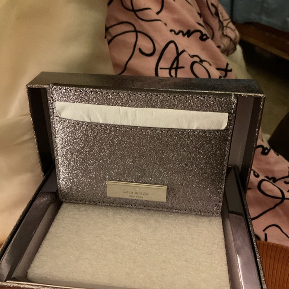 LOW START Kate spade Glittery silver card holder with box nwt - Picture 2 of 3
